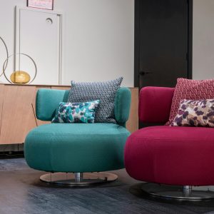 Couple De Fauteuils Rénovés Bleu et Rose – Design Années 70